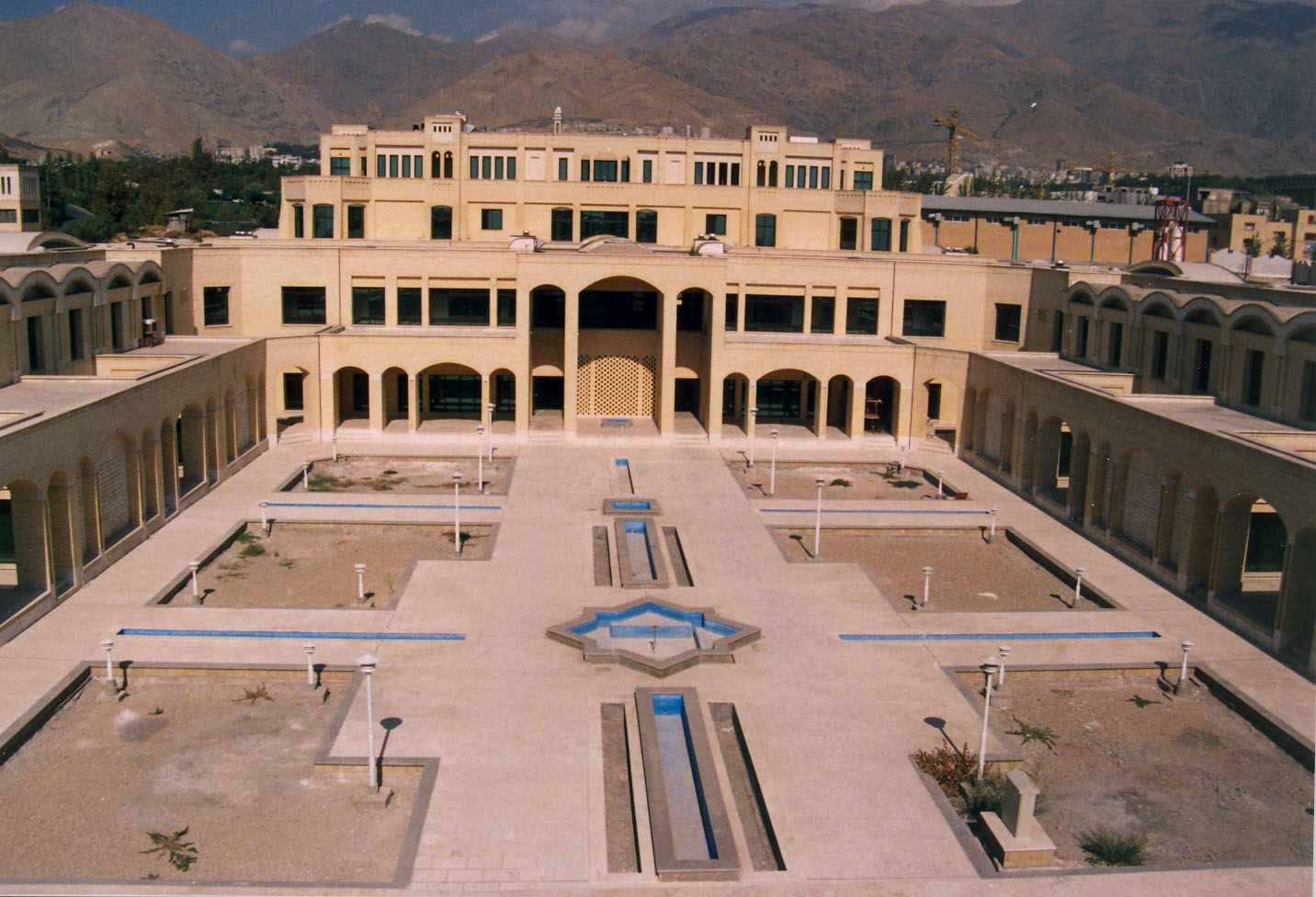 دانشکده صدا و سیمای جمهوری اسلامی ایران (ساختمان معاونت آموزشی)‏